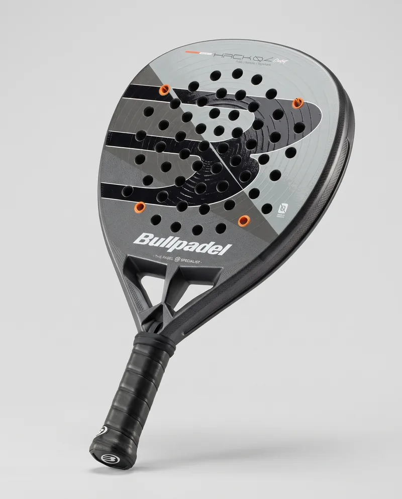 Bullpadel Hack 04 Comfort 2026, AI vizualizacija